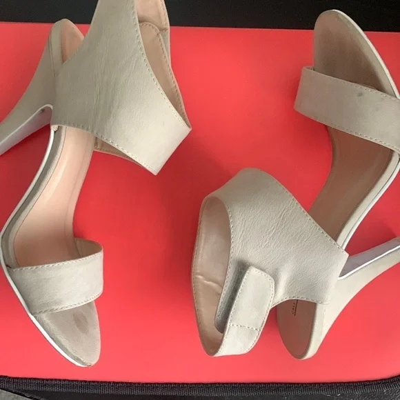 💚💚 Call It Spring Heels ~ Velcro Ankle Strap size 7 - Picture 1 of 5